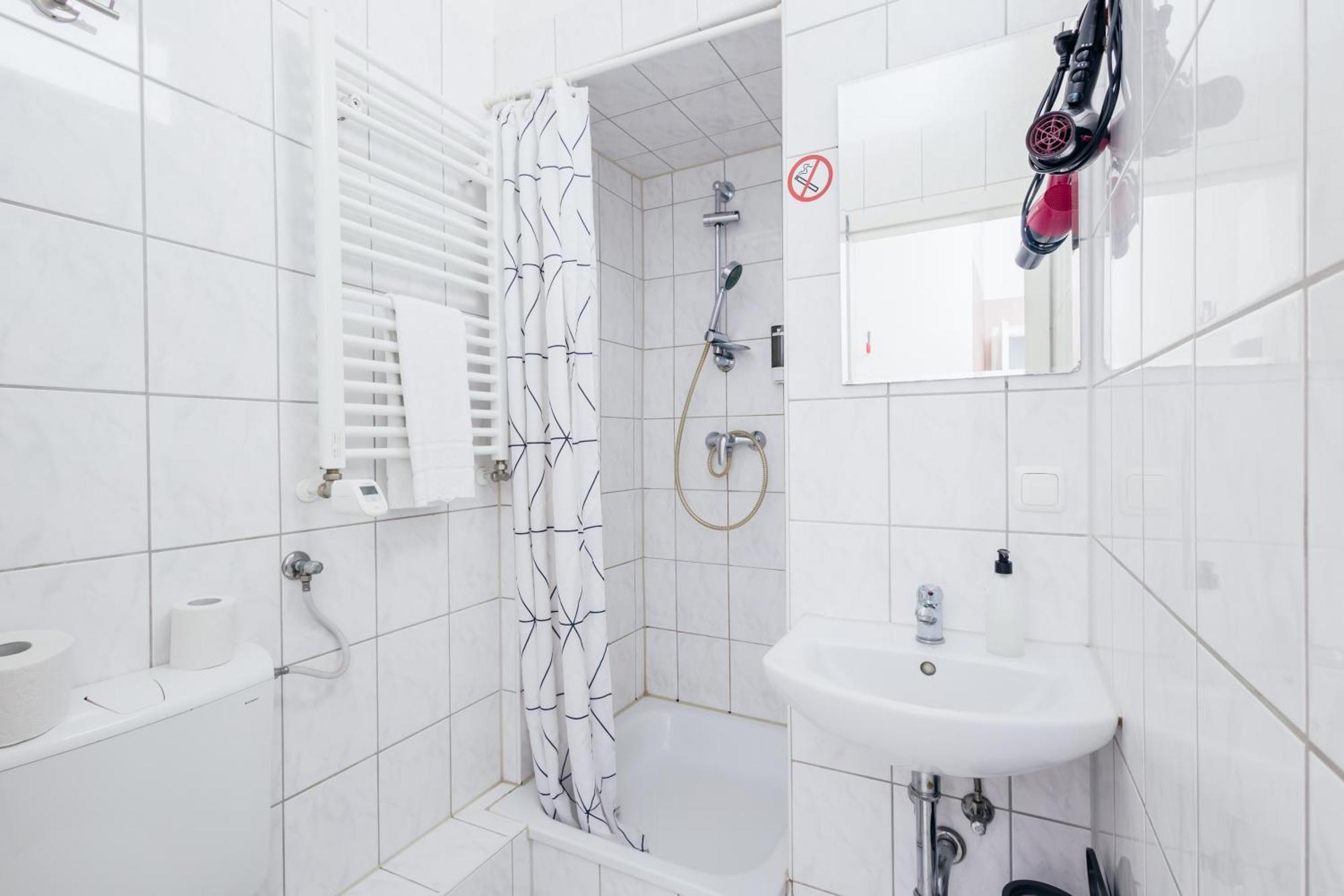 2-Room Apartment Hannover Bagian luar foto